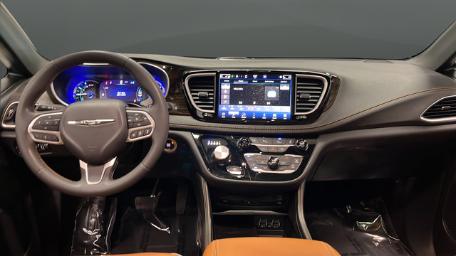 Used 2023 Chrysler Pacifica Pinnacle FWD image 11