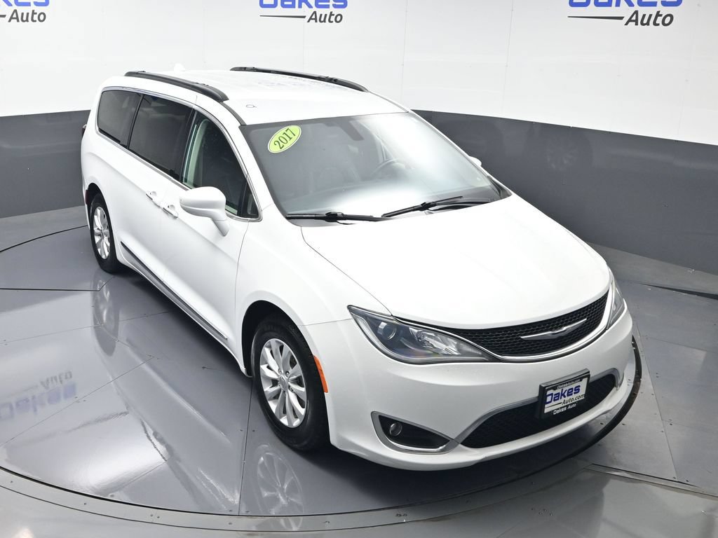 Used 2017 Chrysler Pacifica Touring-L FWD image 43