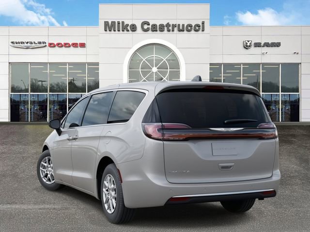 New 2026 Chrysler Pacifica Select image 3