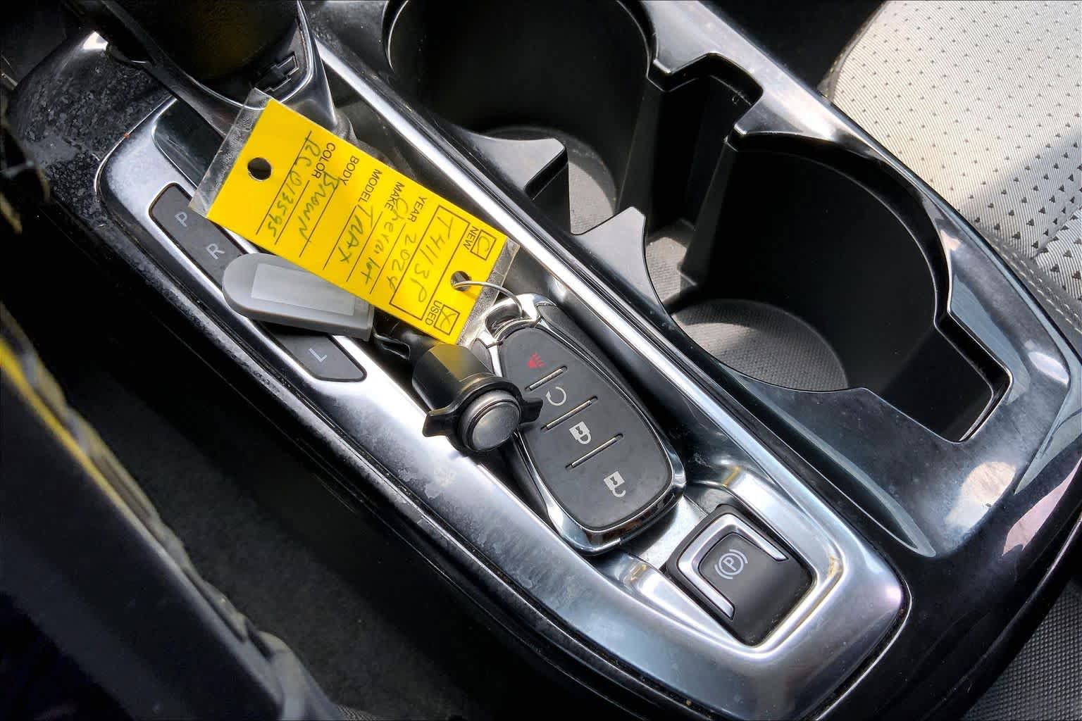 Used 2024 Chevrolet Trax LT w/ Sunroof Package FWD image 15