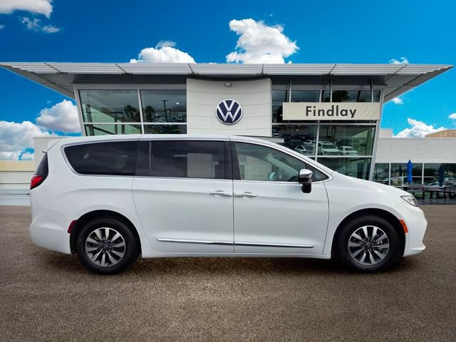 Used 2023 Chrysler Pacifica Limited FWD image 7
