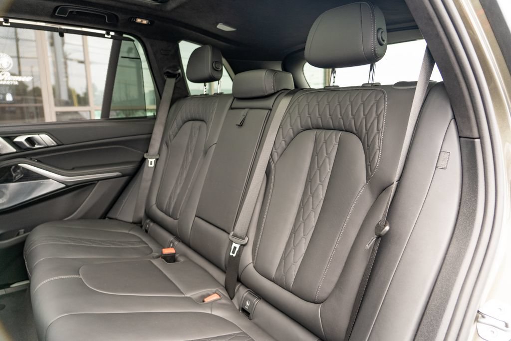 Used 2024 BMW X5 M60i AWD/4WD image 17