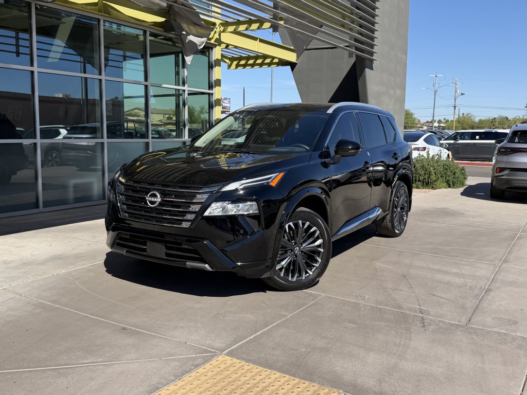 Used 2025 Nissan Rogue Platinum w/ Tech Package FWD image 2