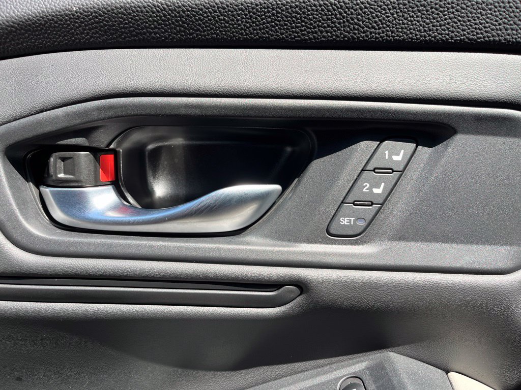 Used 2025 Honda Accord EX-L image 12