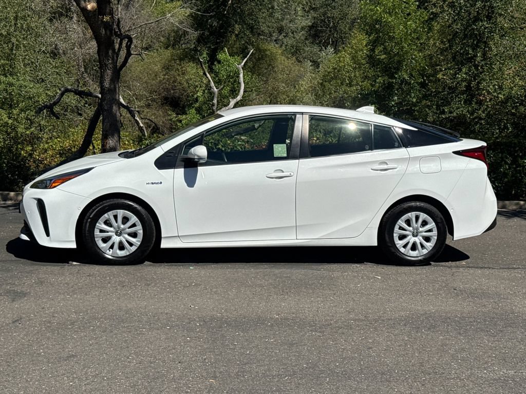 Used 2022 Toyota Prius LE FWD image 8