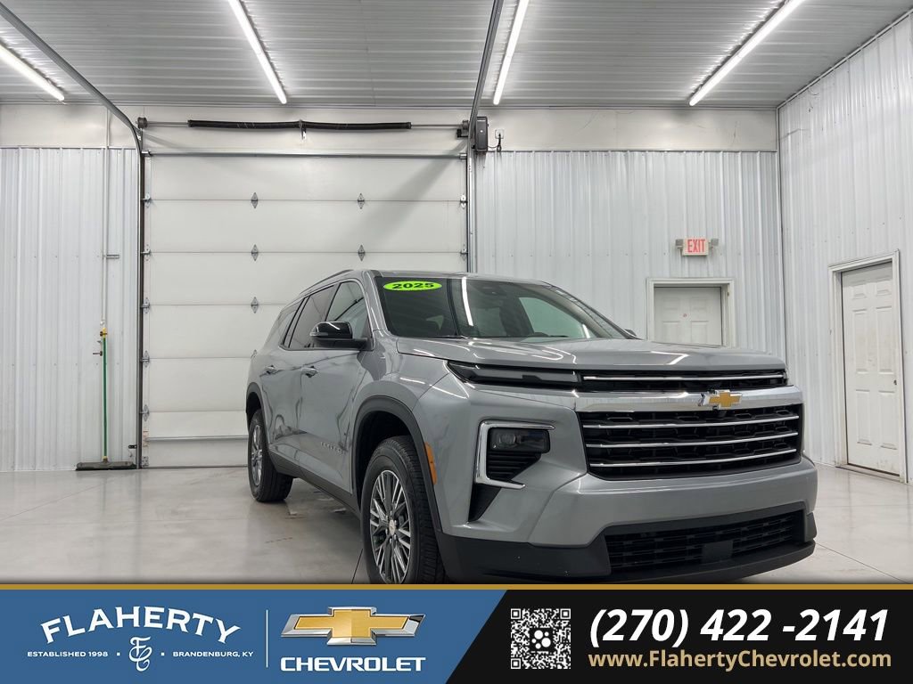 Used 2025 Chevrolet Traverse LT