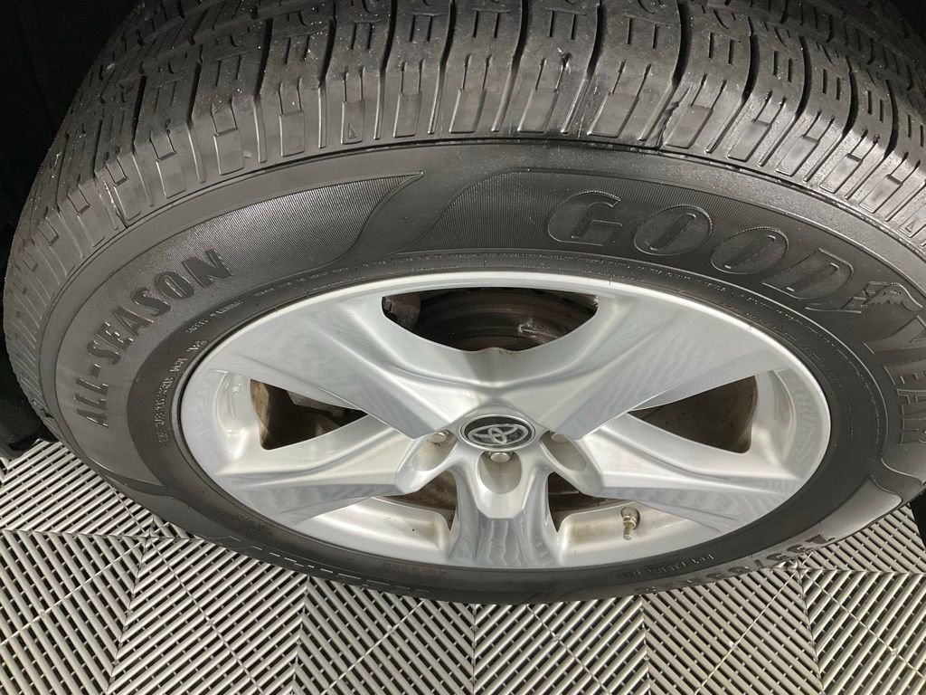 Used 2021 Toyota Highlander LE image 10