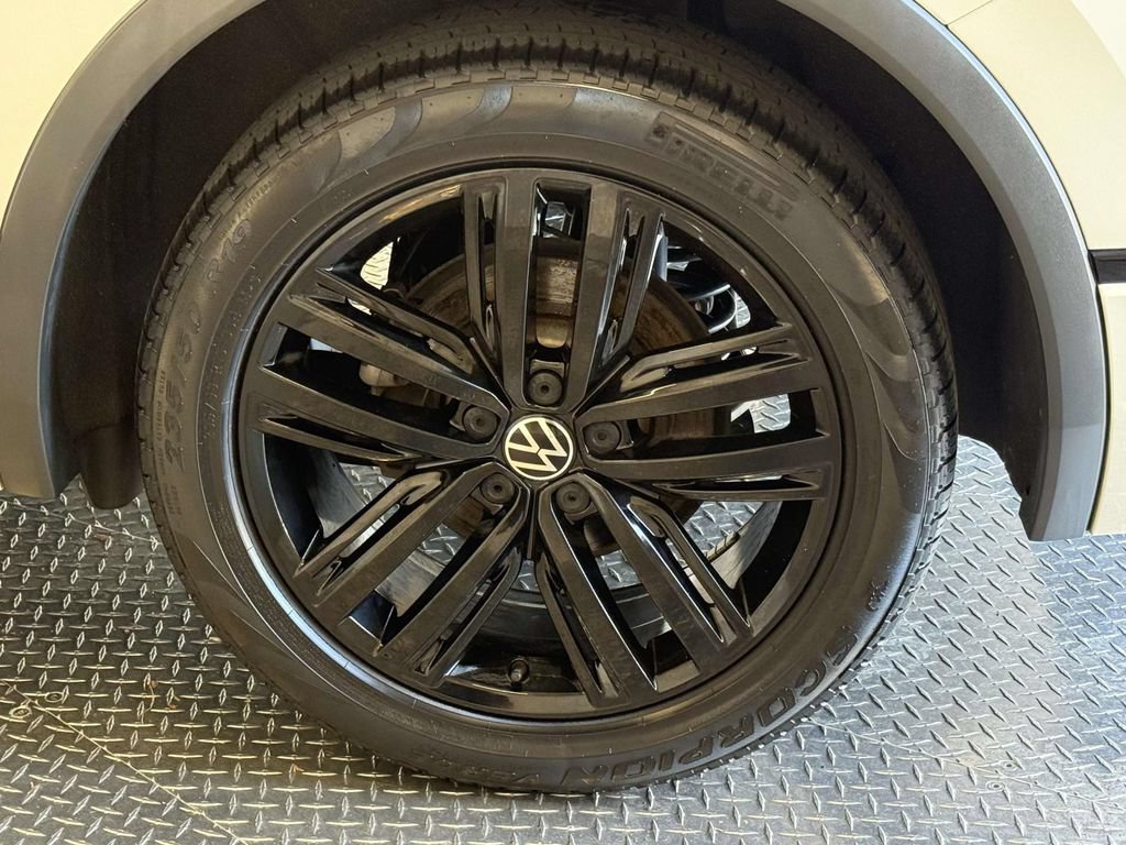 Used 2022 Volkswagen Tiguan SE R-Line AWD/4WD image 13