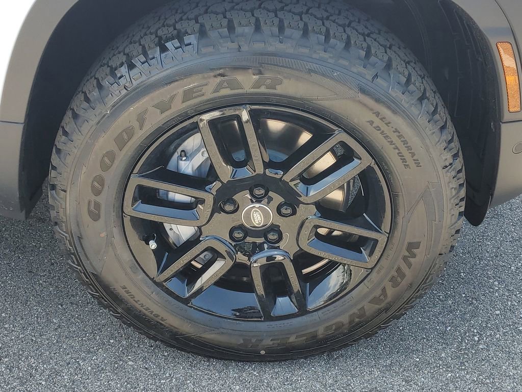 Certified 2025 Land Rover Defender 90 S image 5