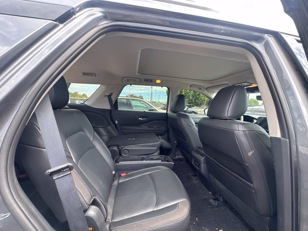 Used 2025 Nissan Pathfinder SL w/ SL Premium Package FWD image 14