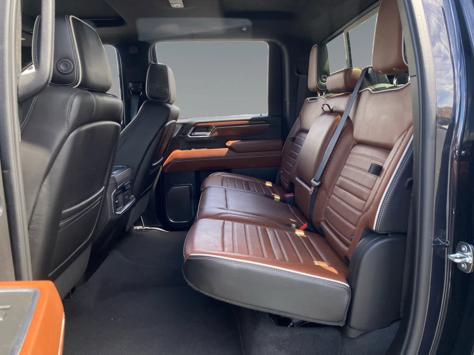 Used 2024 GMC Sierra 2500 Denali Ultimate AWD/4WD image 13
