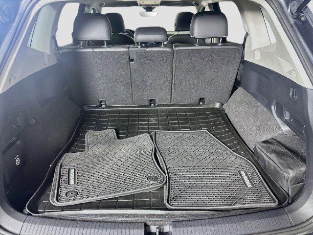 Certified 2023 Volkswagen Tiguan SE w/ Panoramic Sunroof Package AWD/4WD image 25