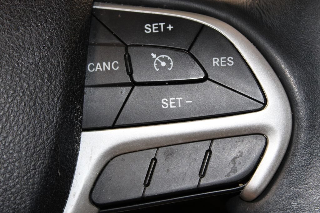 Used 2016 Jeep Cherokee Limited AWD/4WD image 25