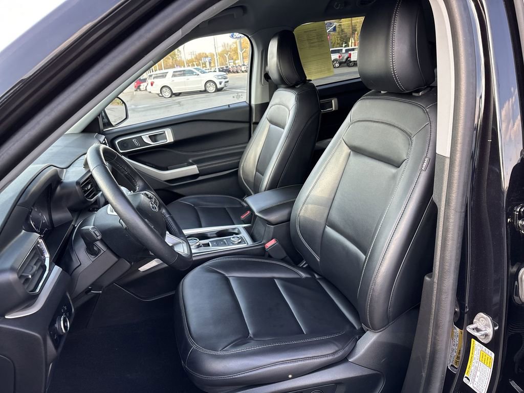 Used 2023 Ford Explorer XLT w/ Equipment Group 202A AWD/4WD image 13