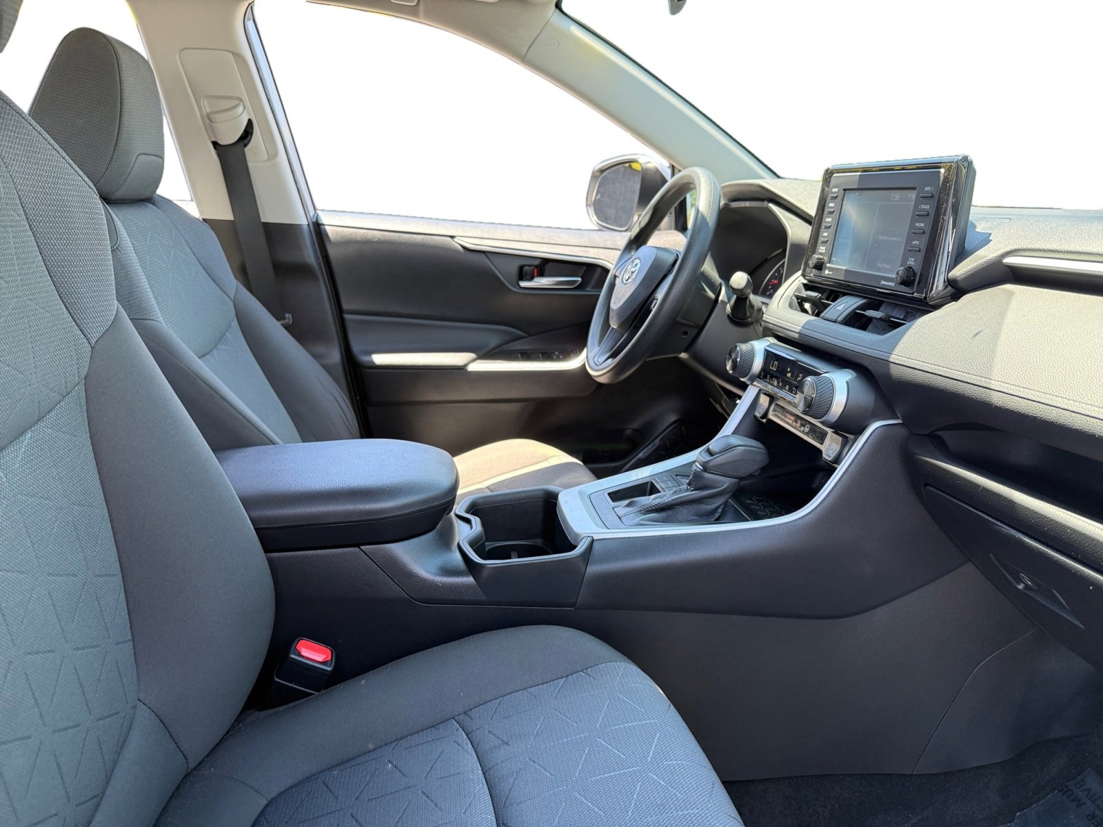 Used 2022 Toyota RAV4 XLE image 15