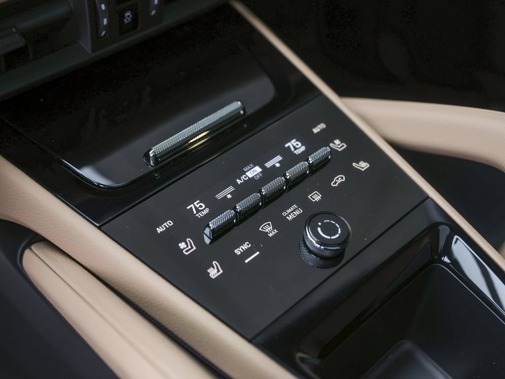 Certified 2026 Porsche Cayenne Coupe AWD/4WD image 25