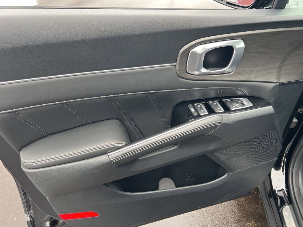 Certified 2024 Kia Sorento SX image 7