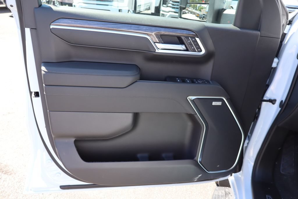 New 2026 Chevrolet Silverado 1500 LTZ w/ LTZ Premium Package AWD/4WD image 4