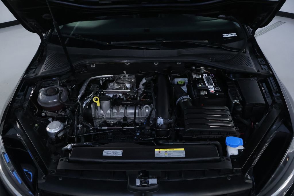 Used 2021 Volkswagen Golf 4-Door image 34