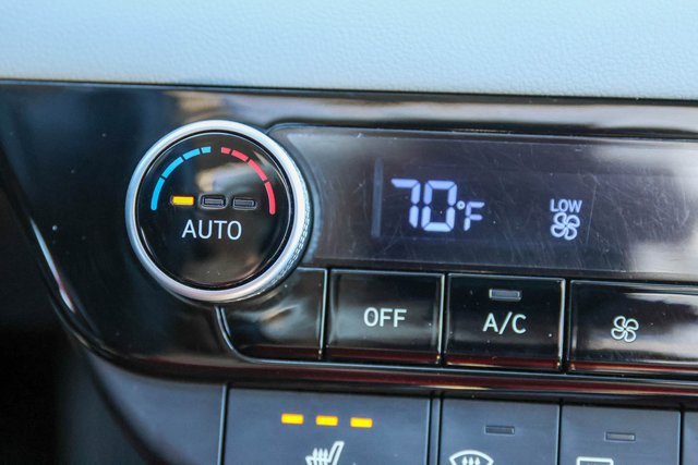 Used 2024 Hyundai Elantra Limited image 25