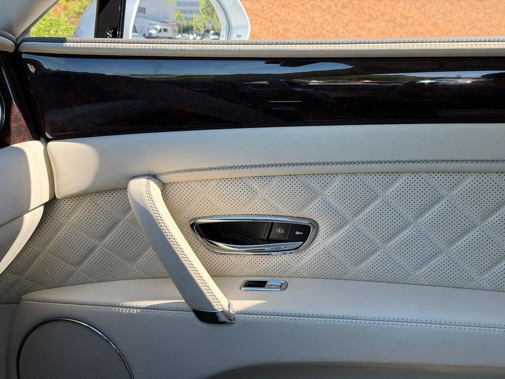 Certified 2018 Bentley Flying Spur V8 AWD/4WD image 28