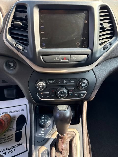 Used 2016 Jeep Cherokee Trailhawk w/ Comfort/Convenience Group AWD/4WD image 24
