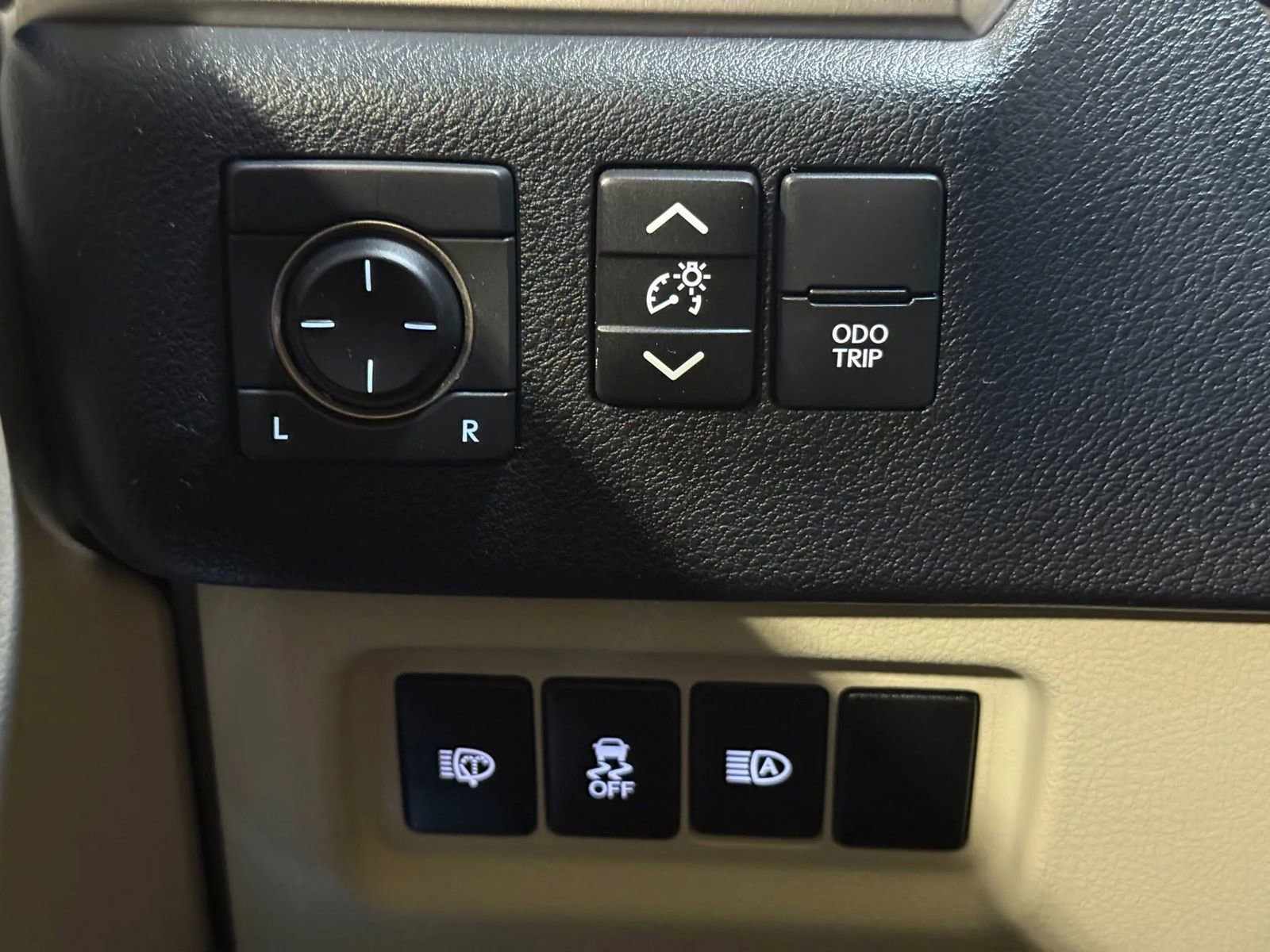 Used 2020 Lexus GX 460 Premium w/ Premium Package image 29