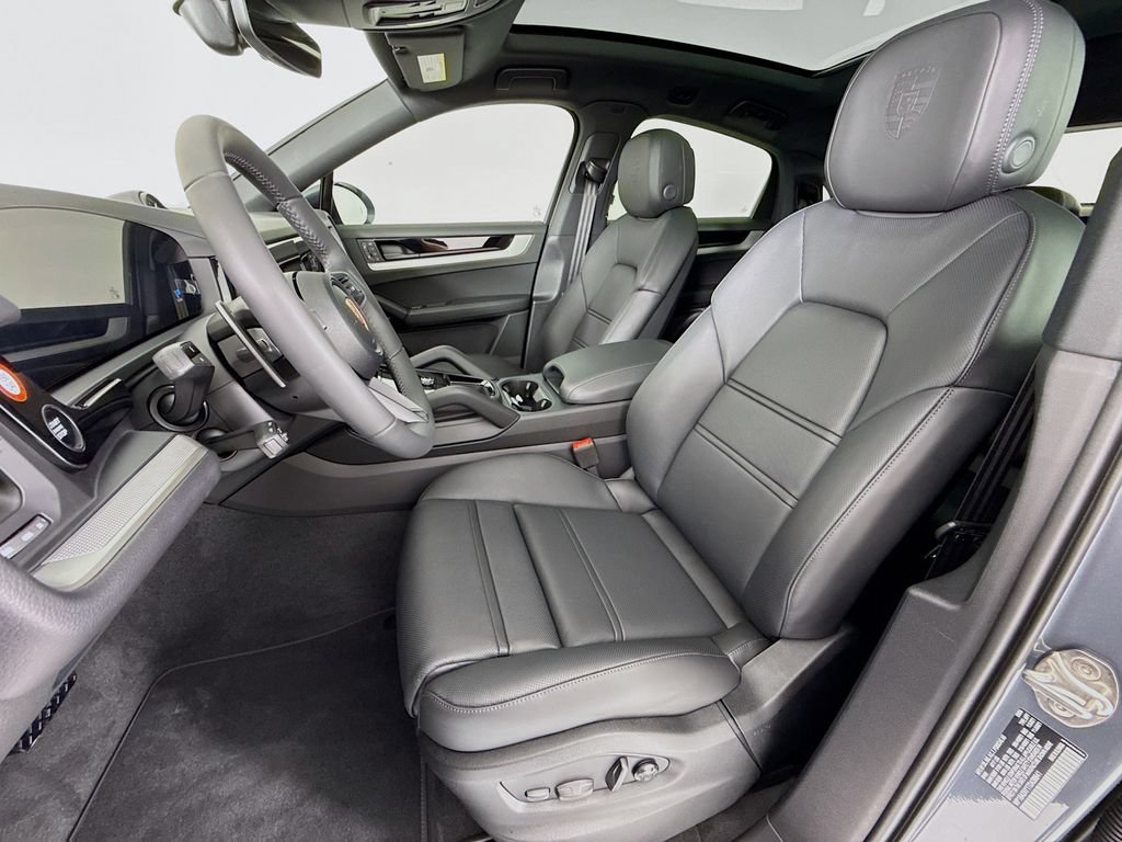 New 2026 Porsche Cayenne Coupe AWD/4WD image 5