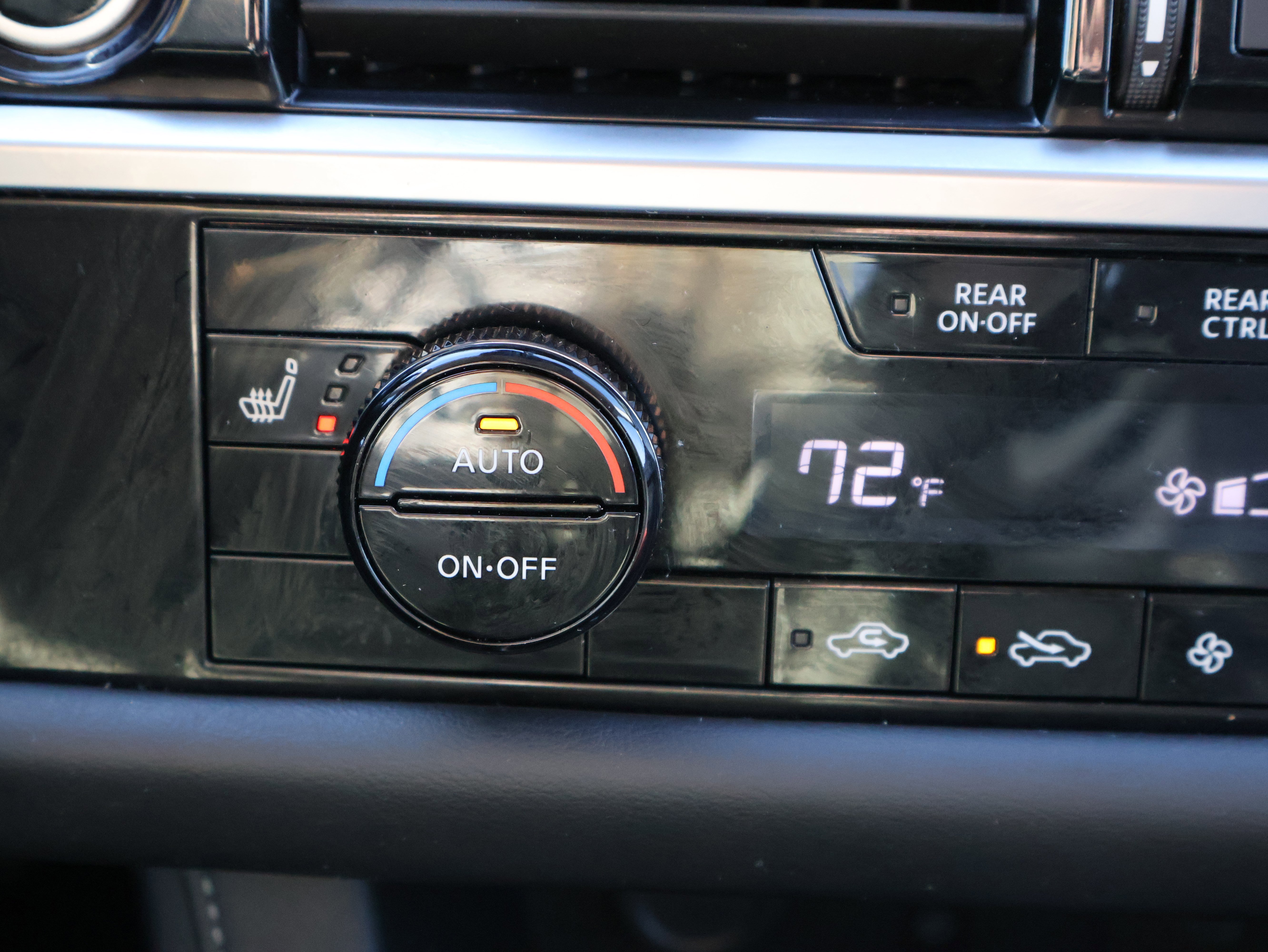 Used 2024 Nissan Pathfinder SL image 26