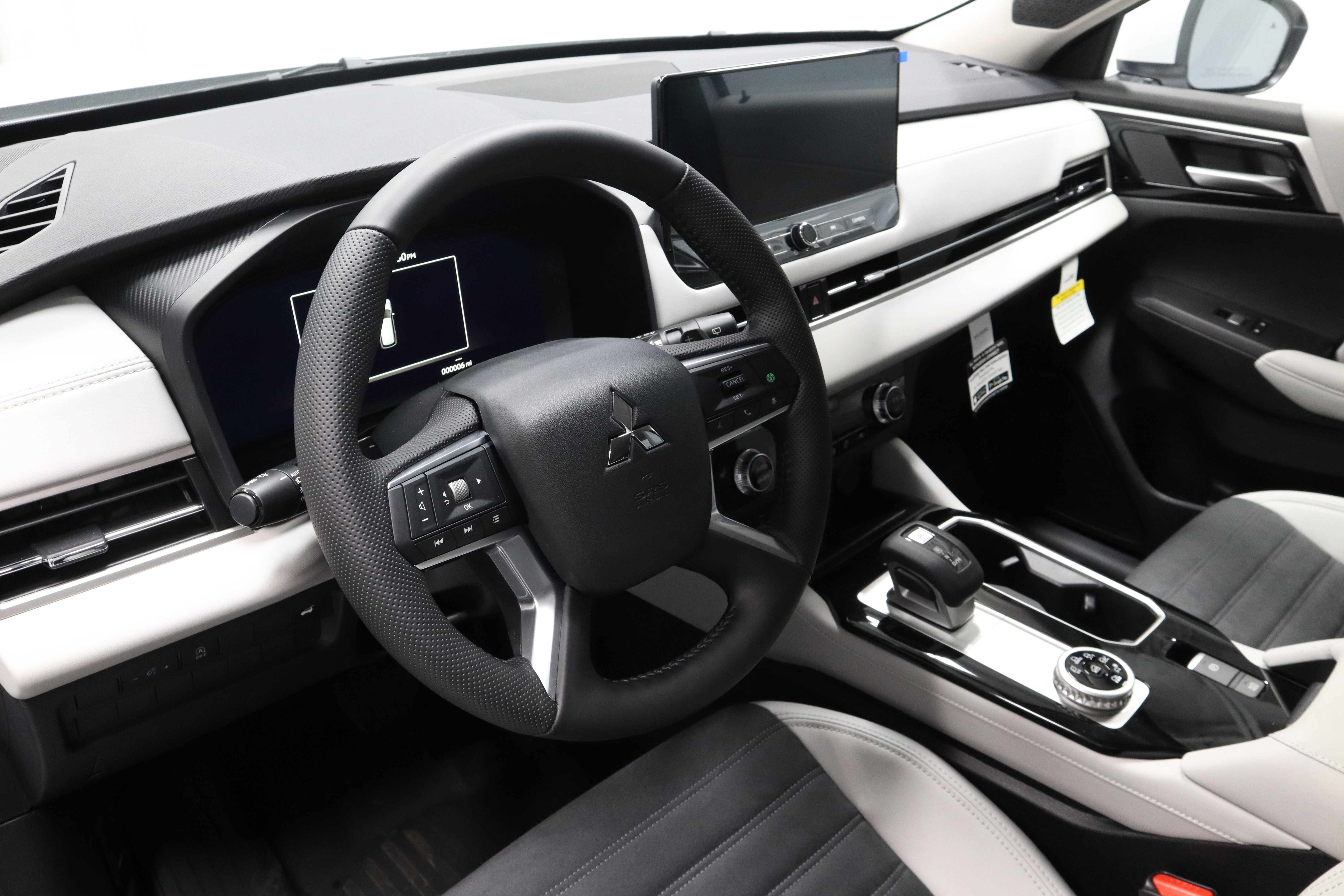 New 2026 Mitsubishi Outlander SE image 17