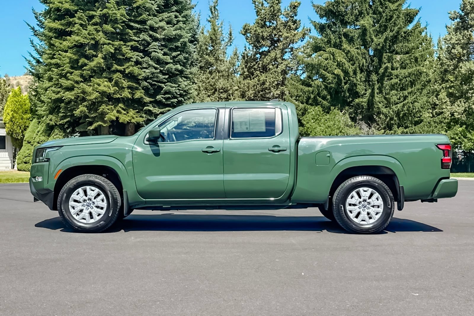 Used 2022 Nissan Frontier SV w/ Technology Package AWD/4WD image 8