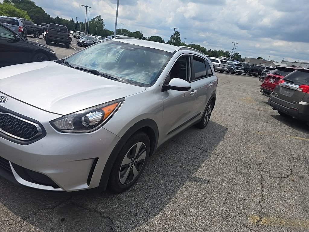 Used 2017 Kia Niro LX FWD image 2