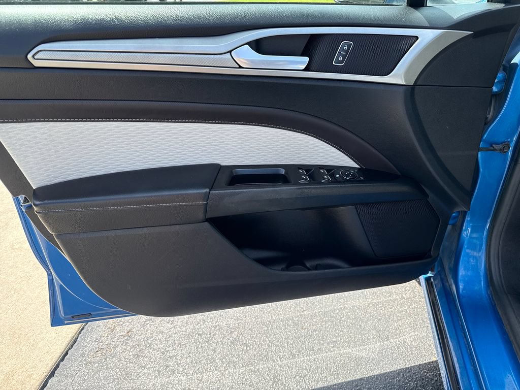 Used 2019 Ford Fusion SE w/ Equipment Group 151A FWD image 26