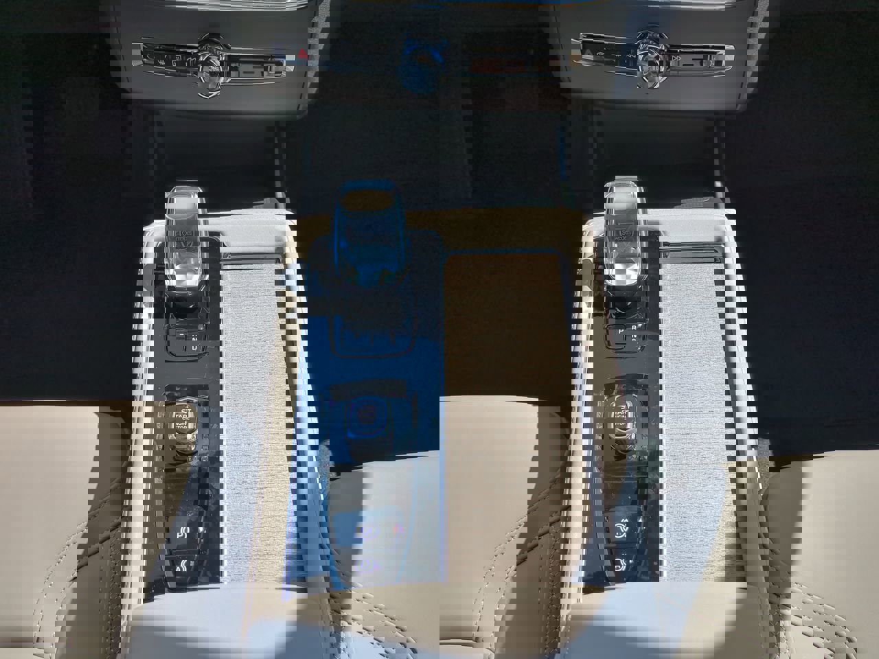 New 2026 Volvo XC90 T8 Plus image 17