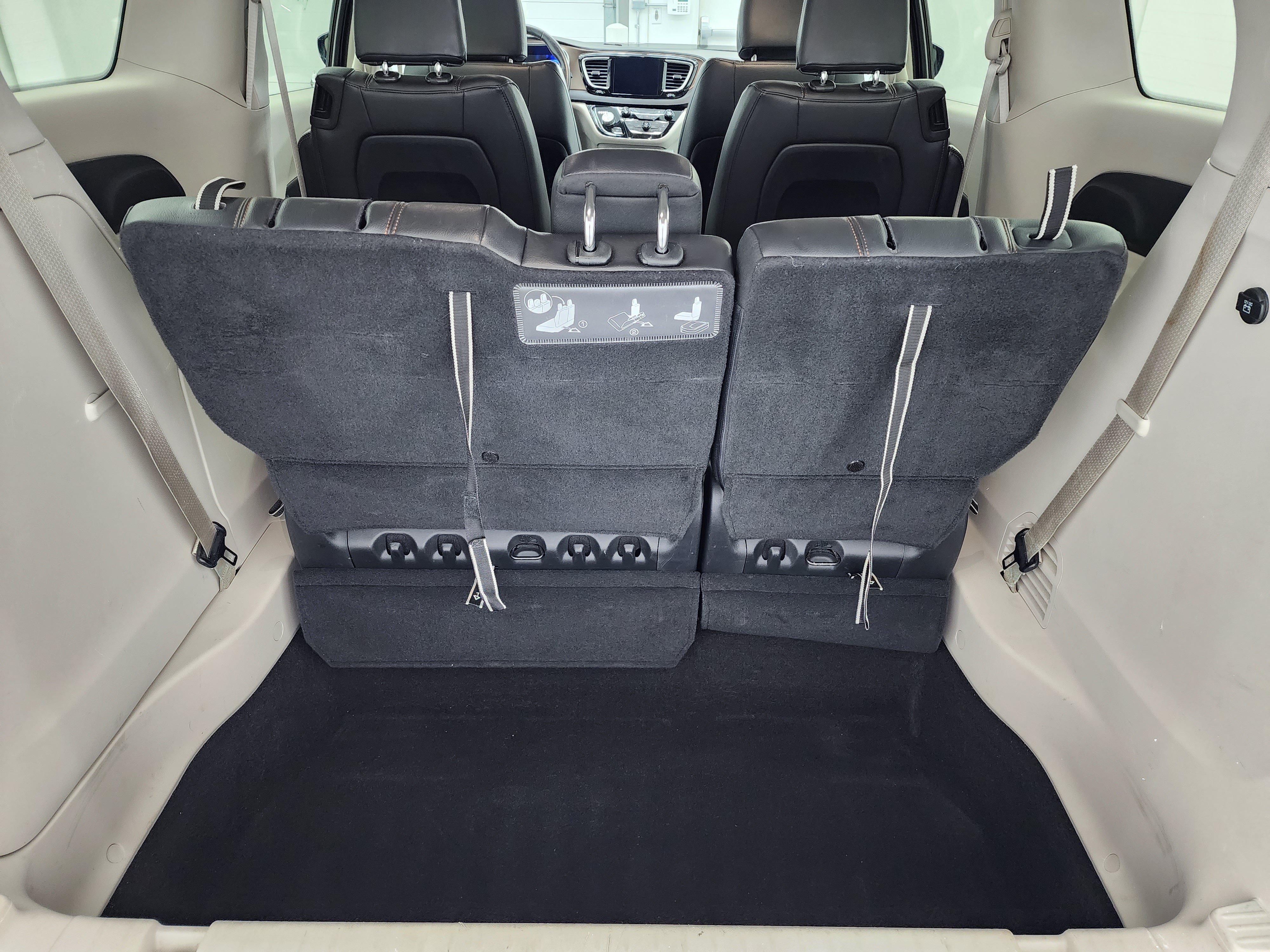 Used 2017 Chrysler Pacifica Touring-L FWD image 28