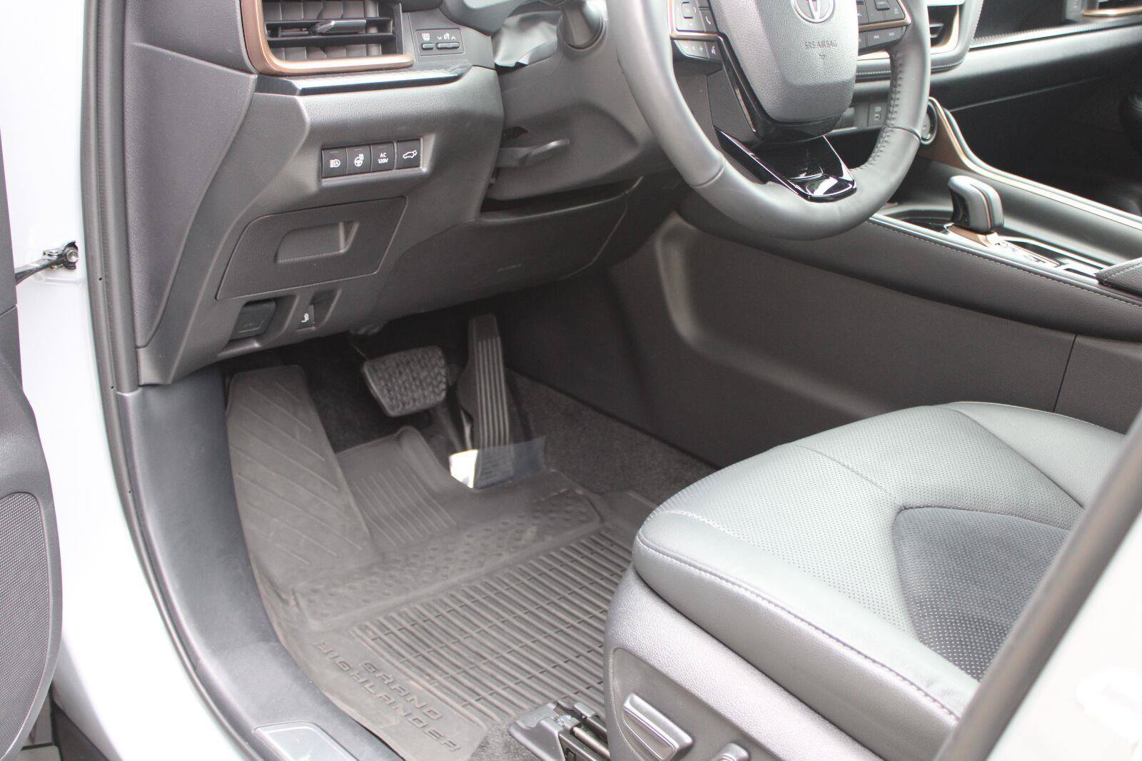 Used 2025 Toyota Grand Highlander AWD Hybrid image 49