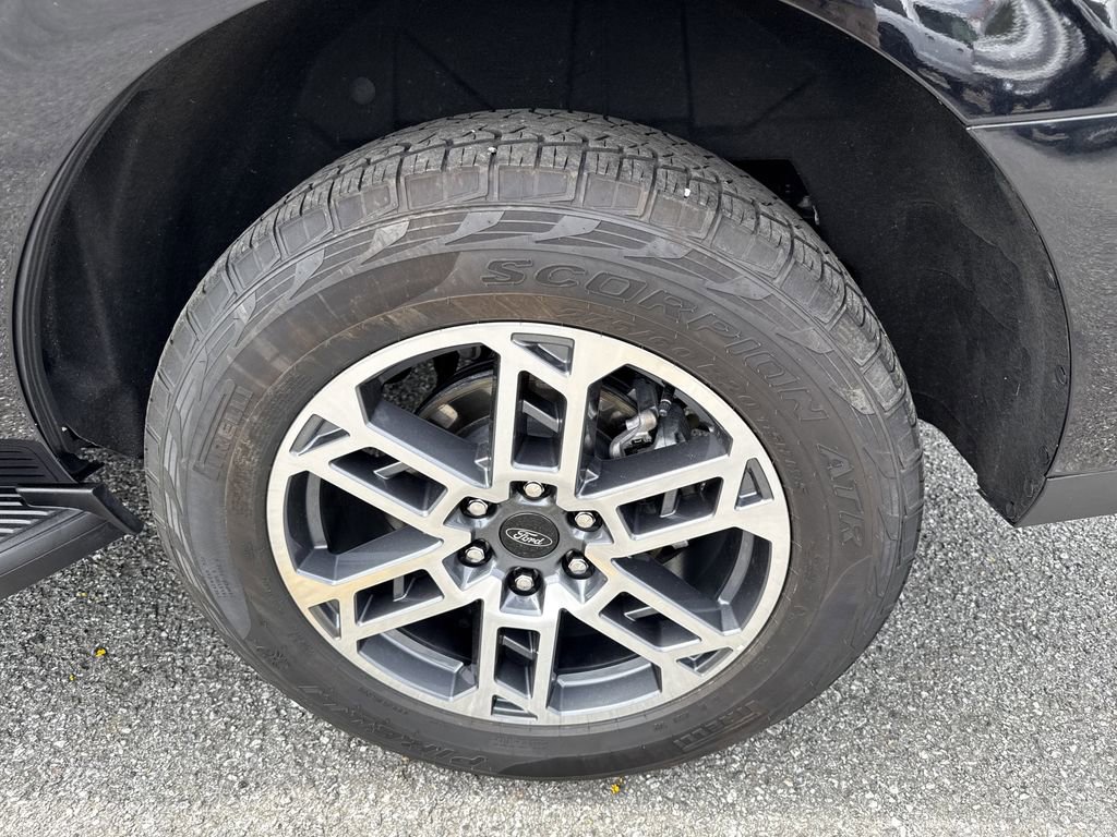 Used 2025 Ford Expedition Active AWD/4WD image 19