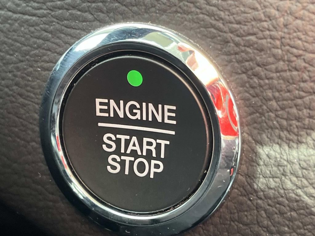 Used 2022 Ford Edge SE w/ Black Appearance Package image 24