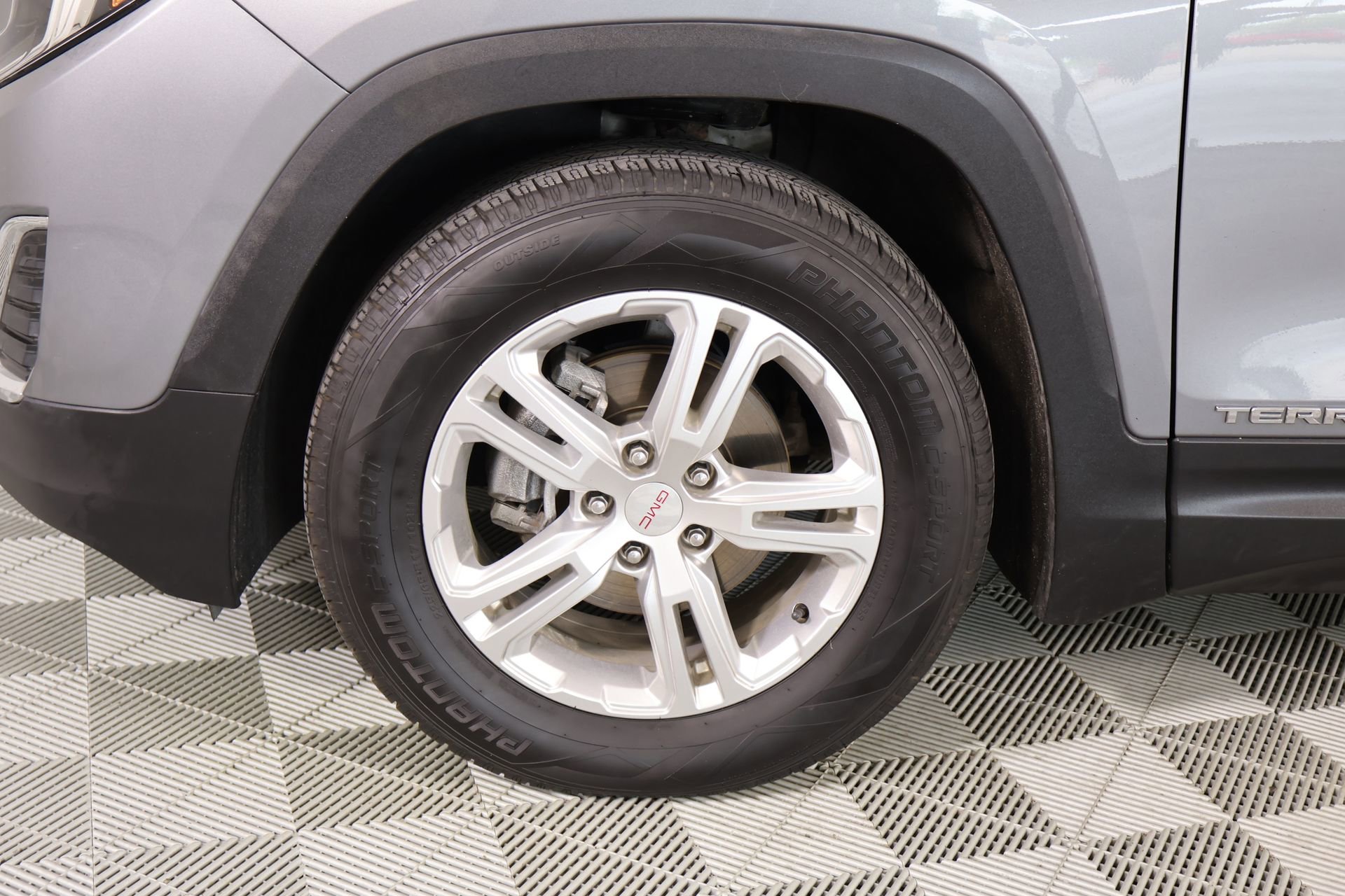 Used 2018 GMC Terrain SLE FWD image 16