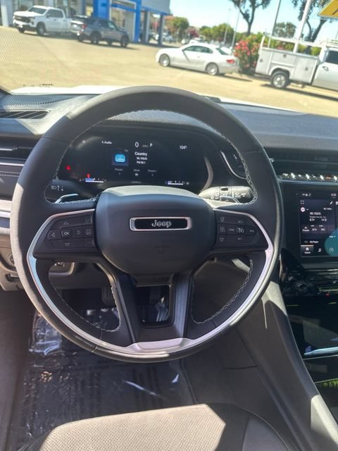 Used 2023 Jeep Grand Cherokee L Laredo RWD image 10