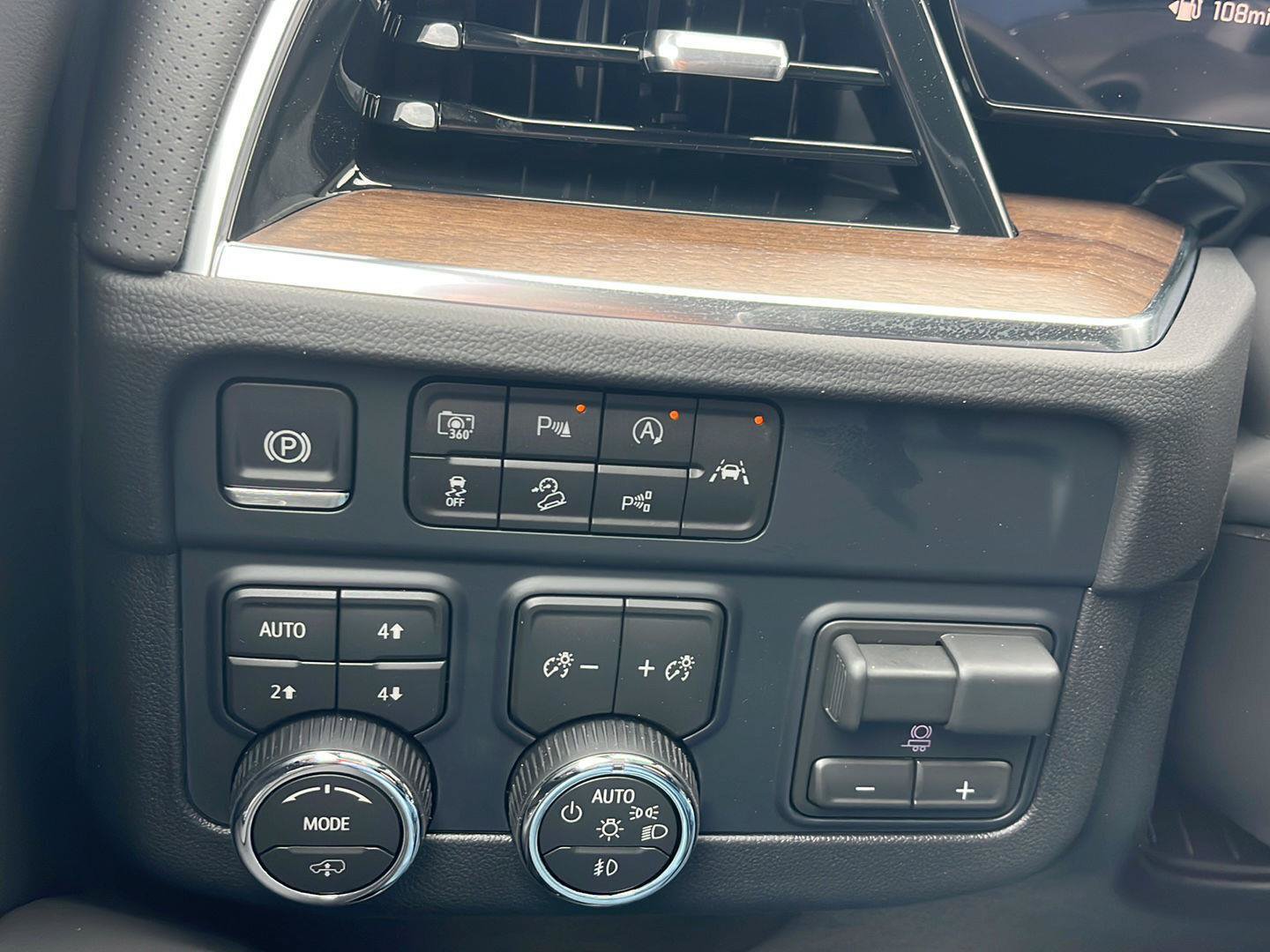 New 2026 Chevrolet Tahoe High Country AWD/4WD image 13
