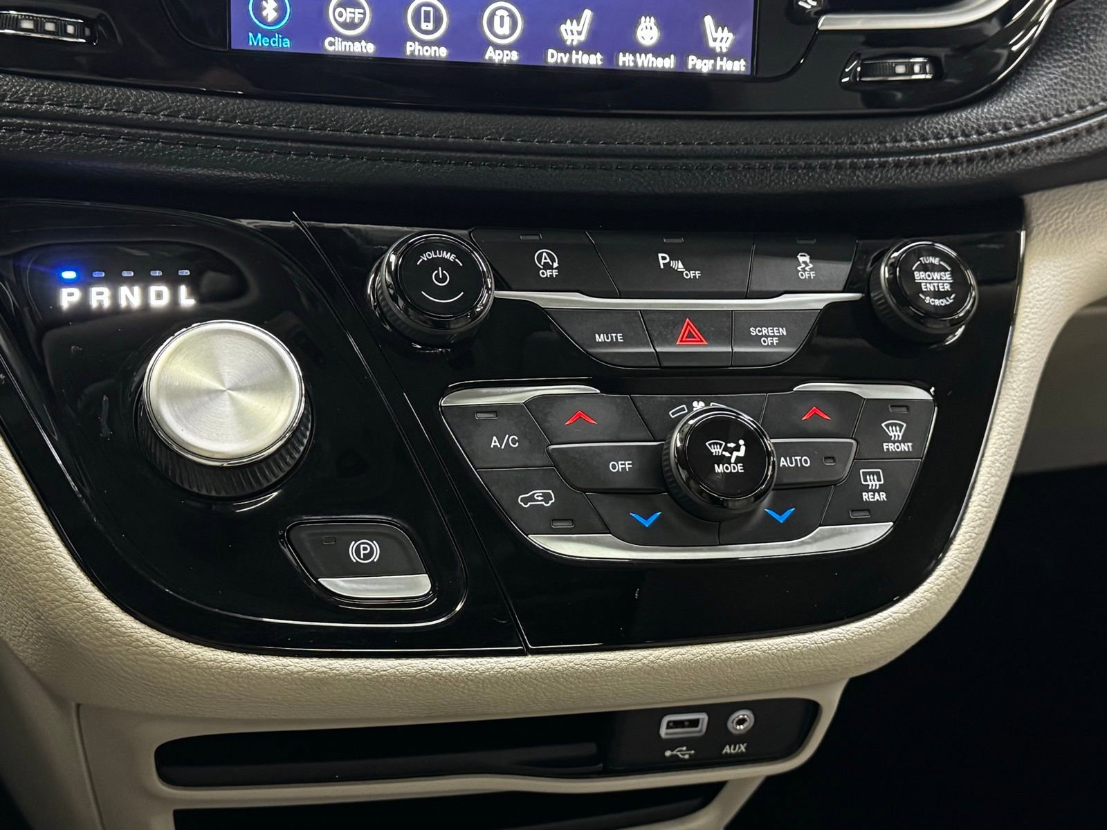 Used 2020 Chrysler Pacifica Limited image 19