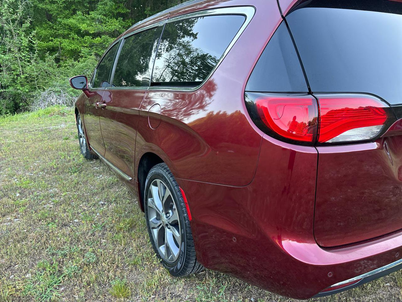Used 2017 Chrysler Pacifica Limited FWD image 8