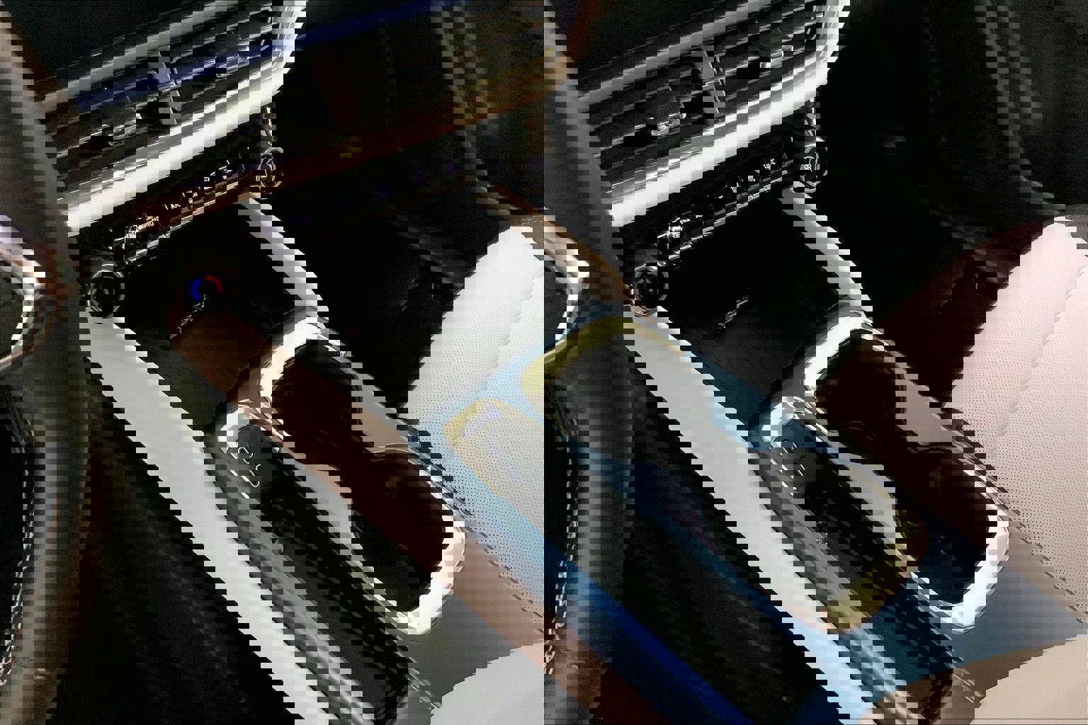 Used 2025 Chevrolet Equinox EV LT FWD image 17