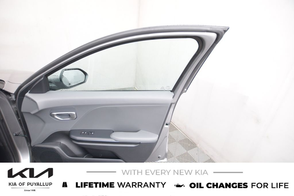 New 2025 Kia K4 LXS image 15
