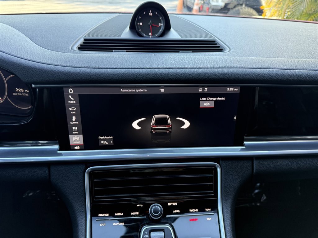 Used 2018 Porsche Panamera 4 image 30