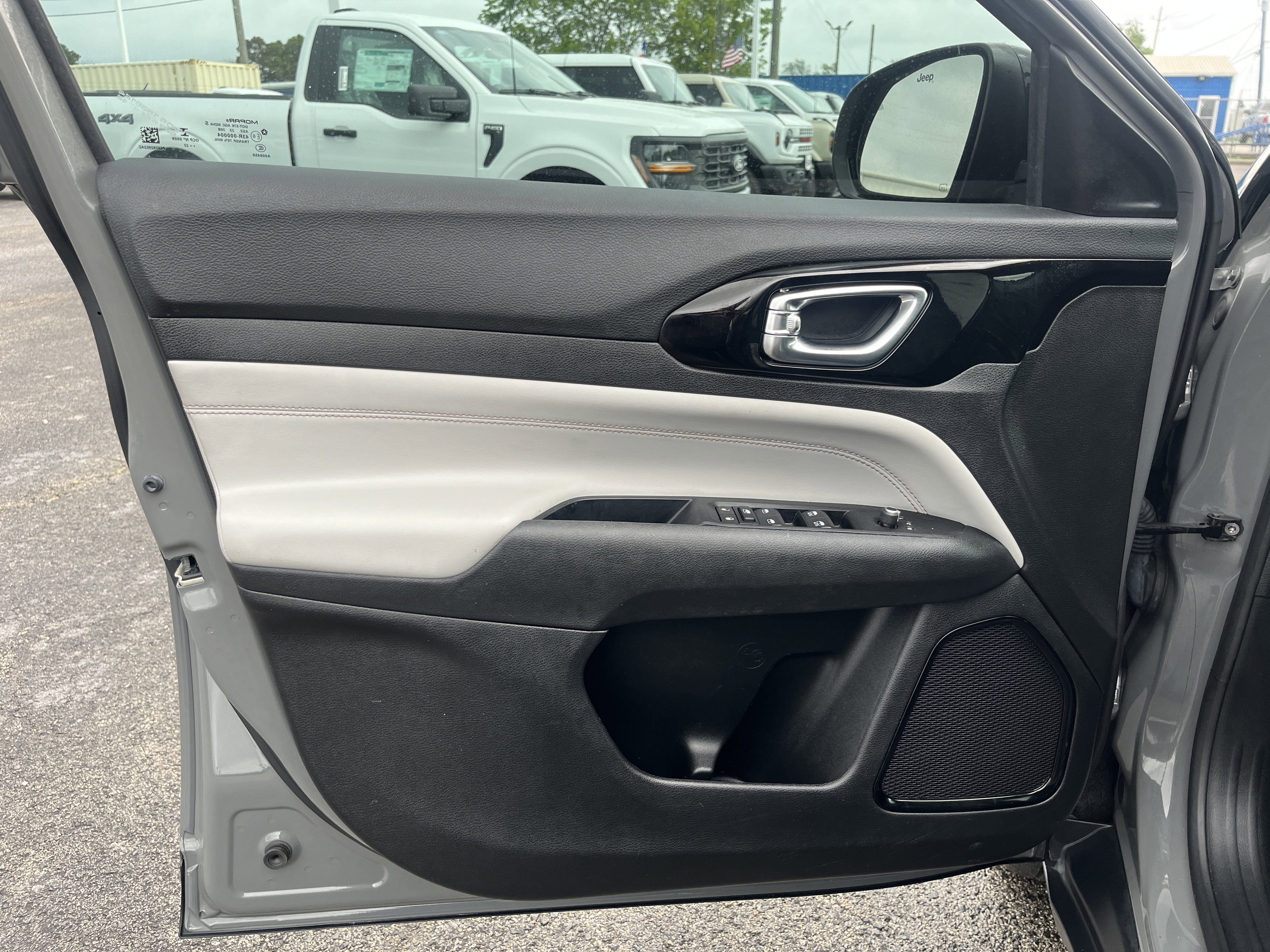Used 2022 Jeep Compass Limited image 12