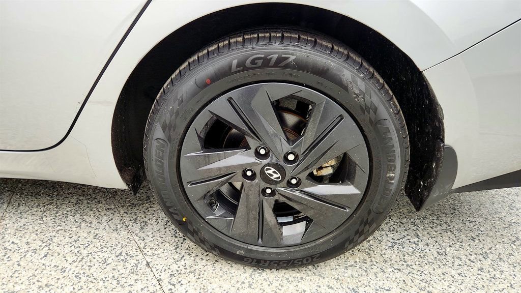 Used 2023 Hyundai Elantra SEL image 9