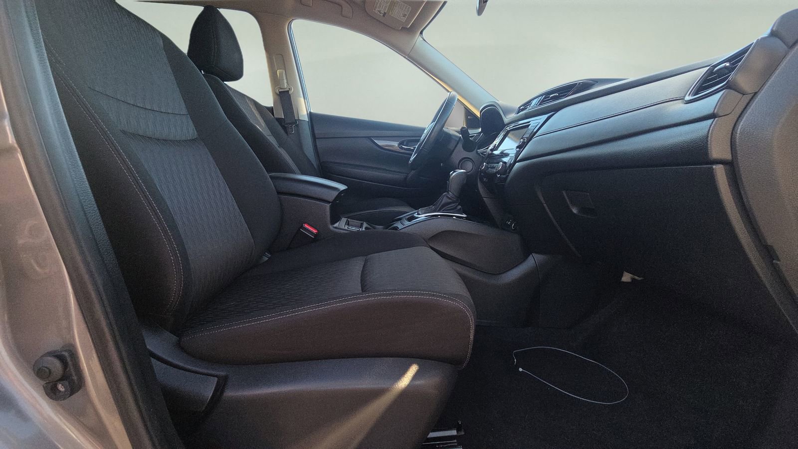 Used 2019 Nissan Rogue SV w/ Premium Package image 13