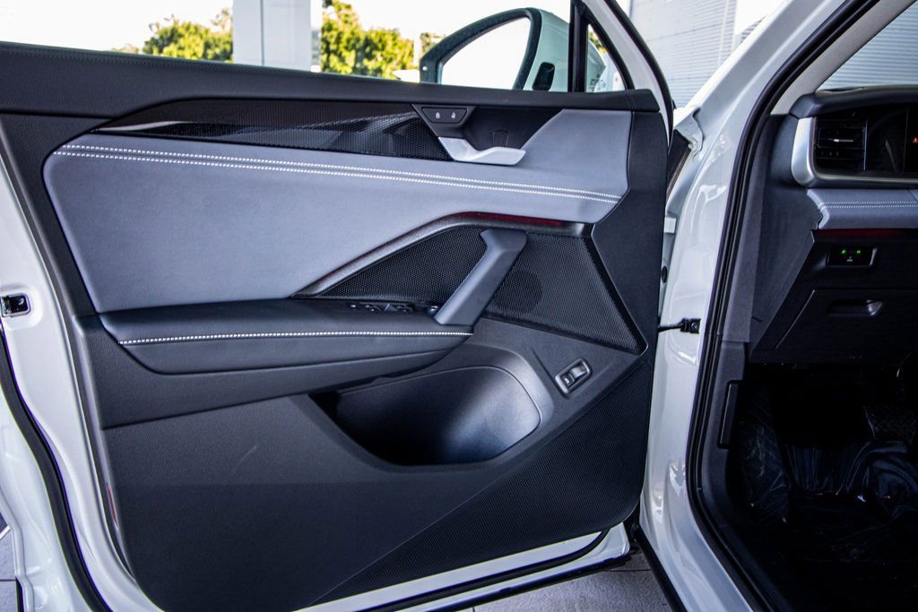 New 2026 Volkswagen Tiguan SE image 26